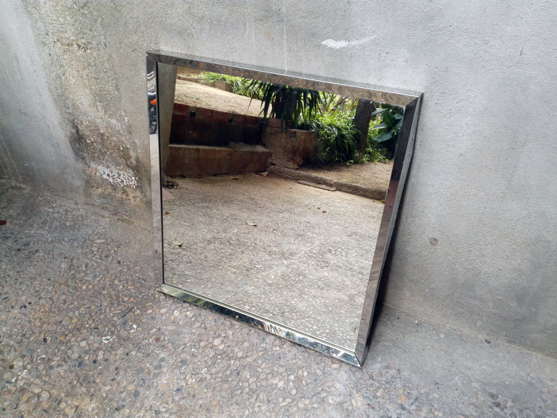 espejo baño inox 68x64x5_3 (19eu.) 1u